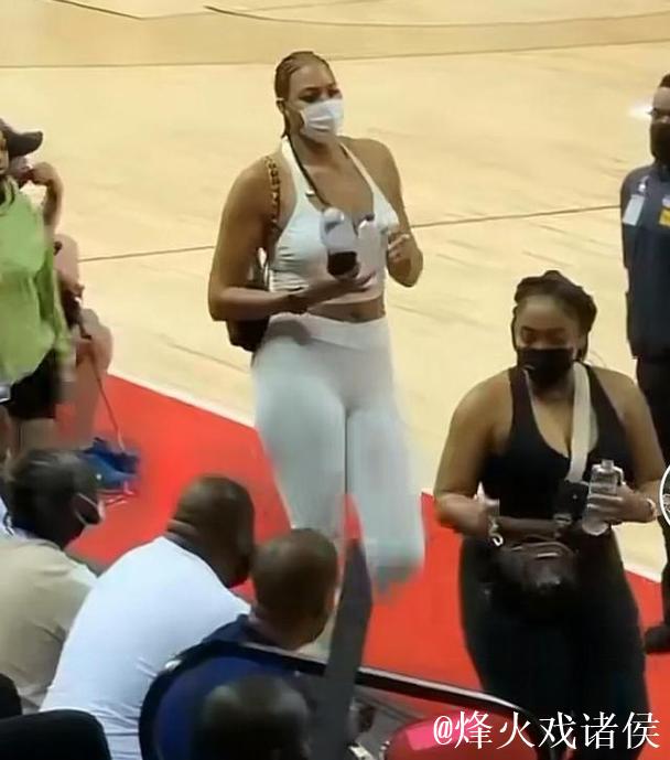 美媒:1米68的网红在一场单挑中战胜2米05的坎贝奇 美媒:1米68的网红在一场单挑中战胜2米05的坎贝奇