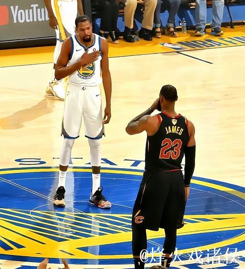 杜兰特狂轰30分詹姆斯低迷 湖人不敌太阳三连胜告终 杜兰特狂轰30分詹姆斯低迷 湖人不敌太阳三连胜告终