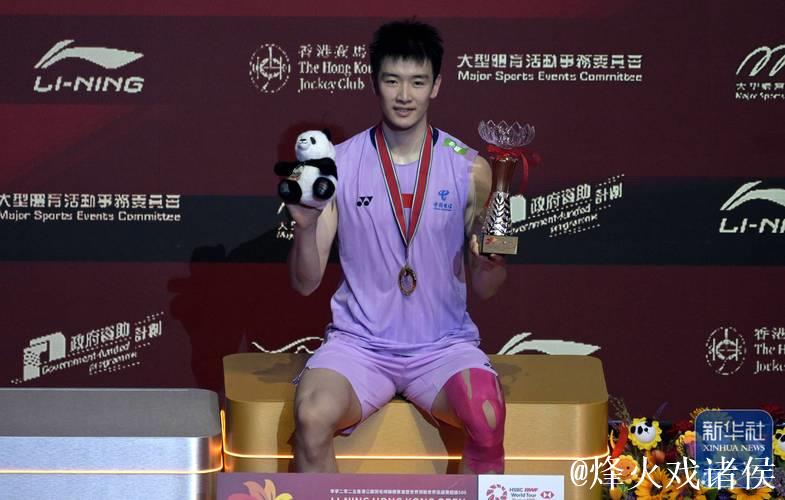李诗沣男单夺冠 国羽横扫香港羽毛球公开赛五项冠军 李诗沣男单夺冠 国羽横扫香港羽毛球公开赛五项冠军