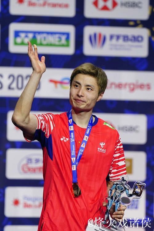 世界羽联总决赛:石宇奇不敌小波波夫,摘得男单亚军 世界羽联总决赛:石宇奇不敌小波波夫,摘得男单亚军