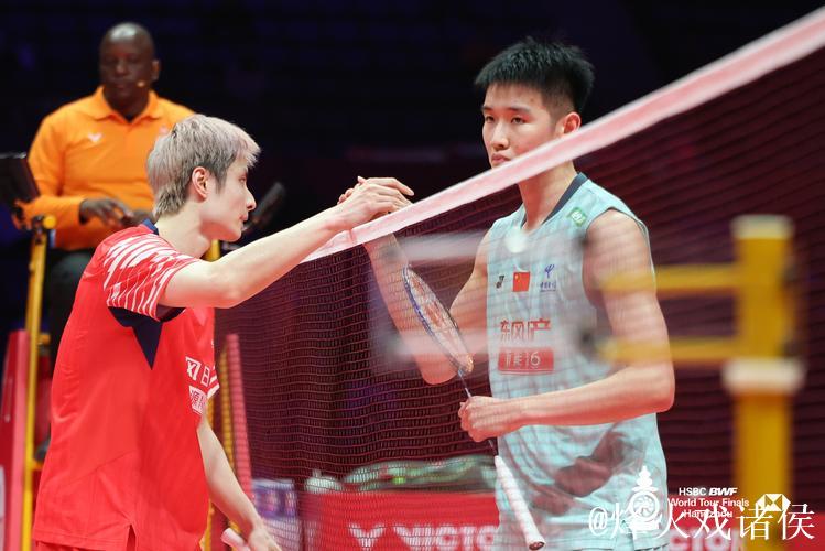 羽联总决赛:石宇奇直落两局击败李诗沣,小组赛首战告捷 羽联总决赛:石宇奇直落两局击败李诗沣,小组赛首战告捷
